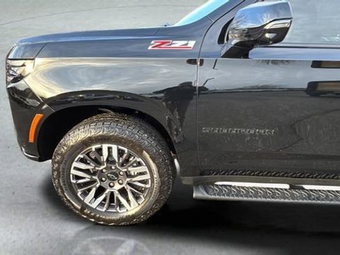 Used 2025 Chevrolet Suburban Z71 w/ Comfort Package image 35