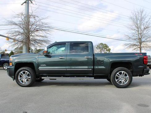 Used 2017 Chevrolet Silverado 2500 High Country w/ Duramax Plus Package image 8