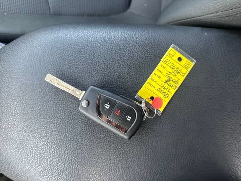 Used 2025 Toyota RAV4 LE AWD/4WD image 43