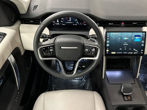 Used 2024 Land Rover Discovery Sport S image 28