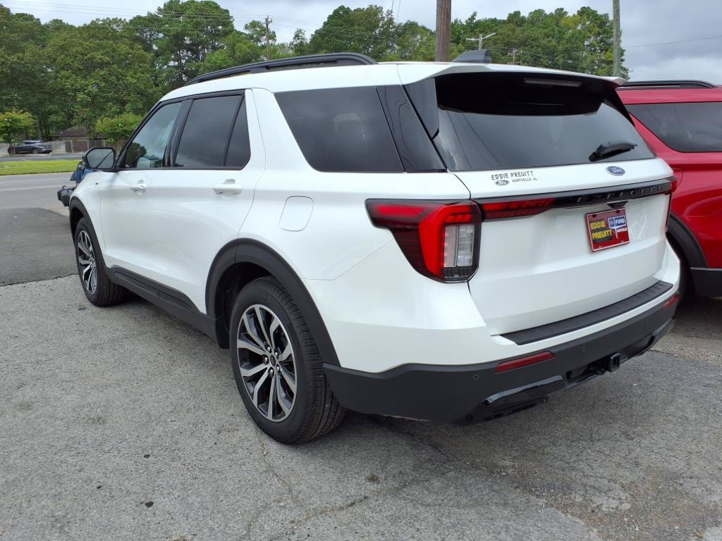 Used 2025 Ford Explorer ST-Line RWD image 3