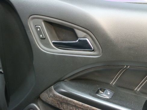 Used 2022 GMC Canyon Denali image 9