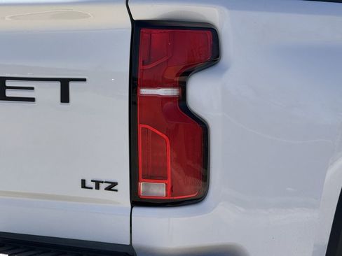 Used 2024 Chevrolet Silverado 2500 LTZ w/ LTZ Plus Package image 7