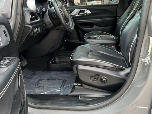 Used 2020 Chrysler Pacifica Limited w/ Advanced Safetytec Group image 18