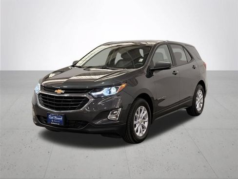 Used 2020 Chevrolet Equinox LS w/ LS Convenience Package FWD image 2