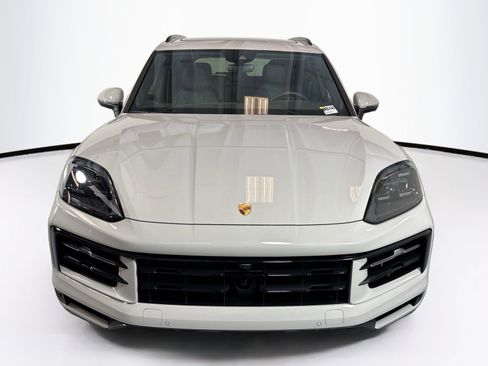 Certified 2025 Porsche Cayenne image 6