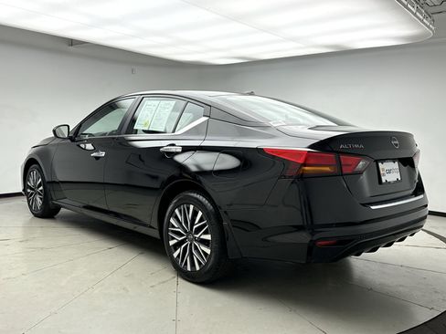 Used 2023 Nissan Altima 2.5 SV AWD/4WD image 3
