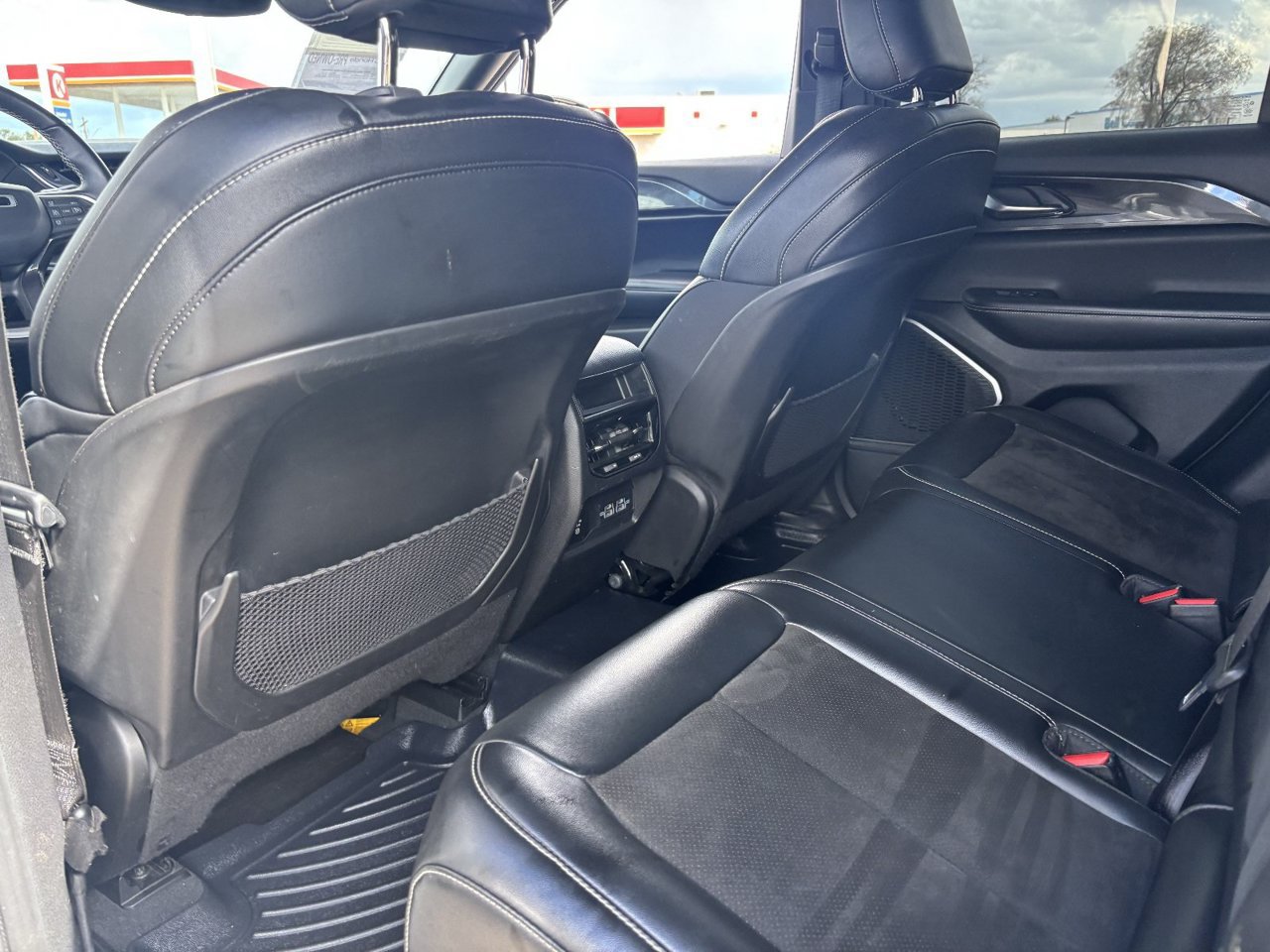 Used 2022 Jeep Grand Cherokee Altitude AWD/4WD image 15