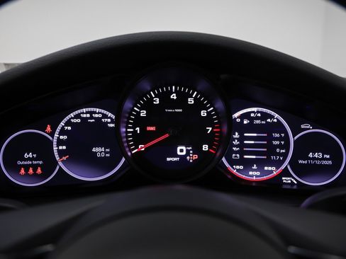 Used 2023 Porsche Panamera 4 image 30