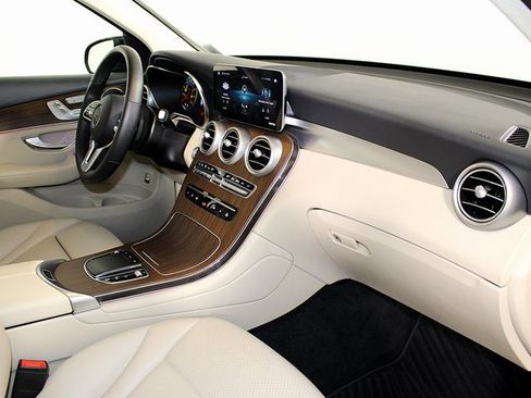 Used 2021 Mercedes-Benz GLC 300 4MATIC image 29