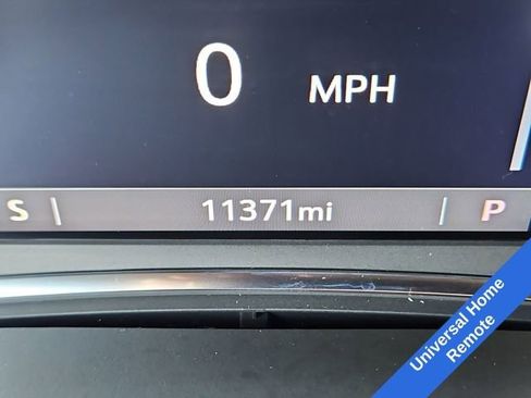 Used 2023 Chevrolet Traverse LT image 17