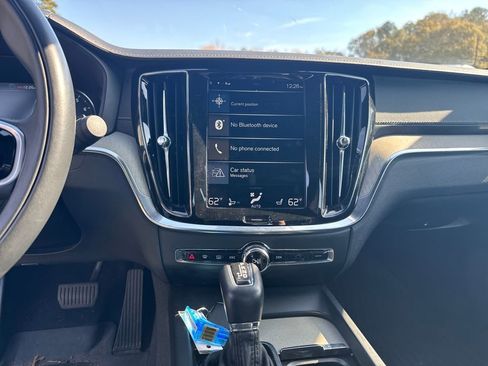 Used 2020 Volvo S60 T5 Inscription image 22