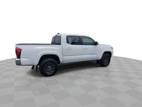 Used 2018 Toyota Tacoma SR5 RWD image 9