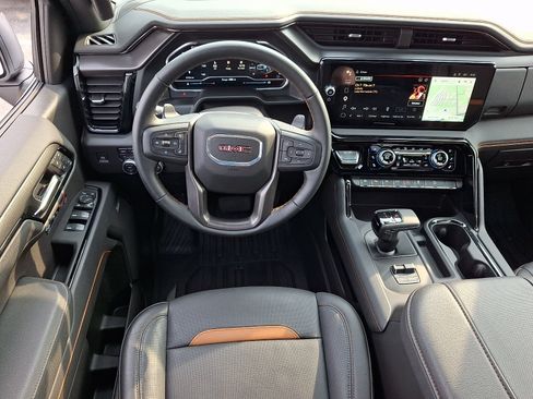 Used 2025 GMC Sierra 1500 AT4 w/ Technology Package AWD/4WD image 11