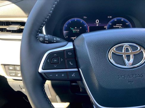 Used 2025 Toyota Highlander Limited image 20