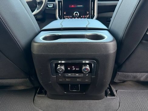 Used 2025 GMC Yukon XL Denali w/ Advanced Technology Package AWD/4WD image 19