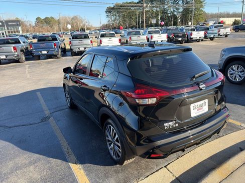 Used 2023 Nissan Kicks SV image 7