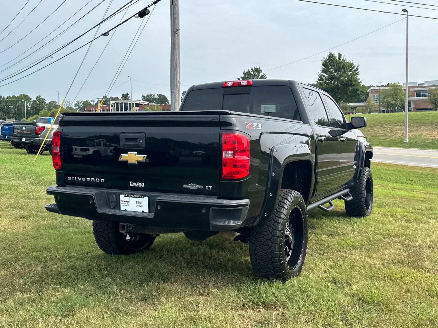 Used 2018 Chevrolet Silverado 1500 LT w/ All Star Edition AWD/4WD image 5