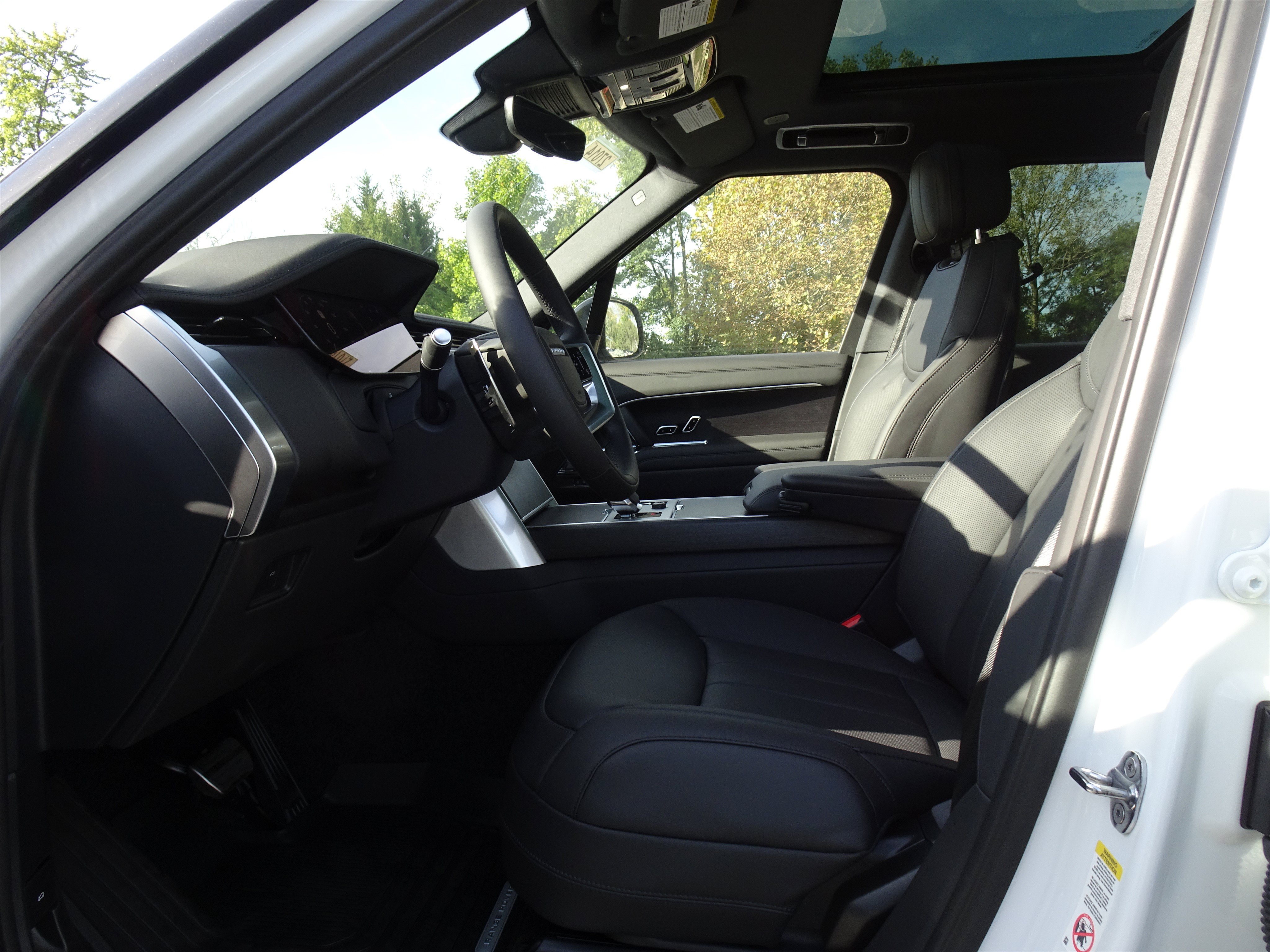 New 2027 Land Rover Range Rover SE AWD/4WD image 2