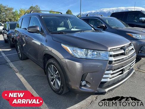 Certified 2019 Toyota Highlander XLE AWD/4WD image 1