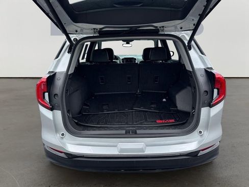 Used 2022 GMC Terrain SLT w/ Elevation Edition image 14