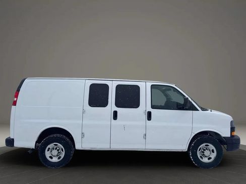 Used 2021 Chevrolet Express 2500 w/ Driver Convenience Package RWD image 16