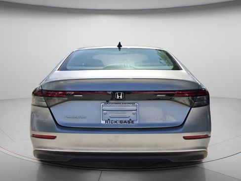Certified 2025 Honda Accord SE image 6