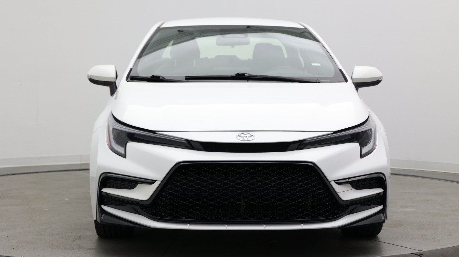 Used 2024 Toyota Corolla SE FWD image 2