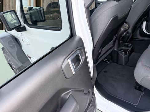 Used 2026 Jeep Wrangler Unlimited Rubicon image 18