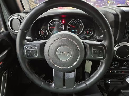 Used 2015 Jeep Wrangler Unlimited Sahara w/ Connectivity Group image 15