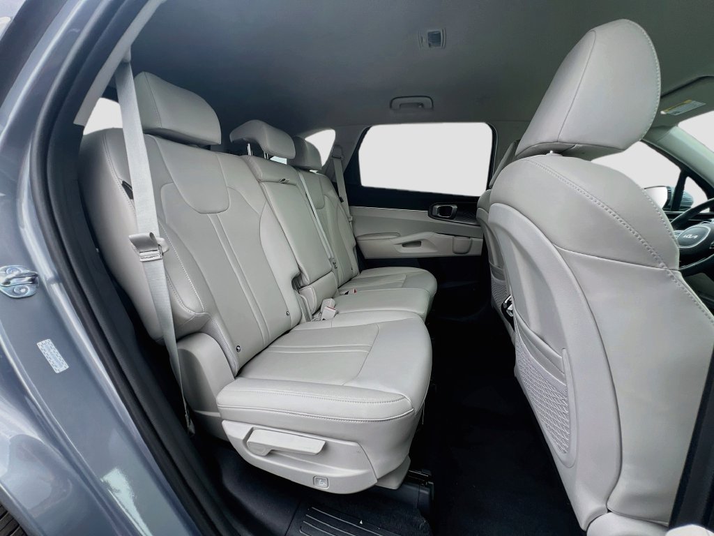 Used 2025 Kia Sorento S FWD image 25