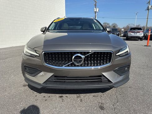 Used 2020 Volvo V60 T5 Cross Country image 2