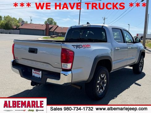 Used 2017 Toyota Tacoma TRD Off-Road w/ Tow Package (A/T) AWD/4WD image 3