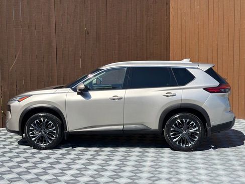 Used 2025 Nissan Rogue SL w/ Tech Package FWD image 15