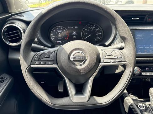 Used 2021 Nissan Kicks SV FWD image 10