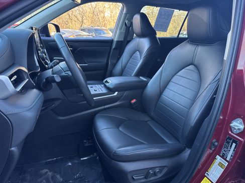 Used 2022 Toyota Highlander XLE image 5