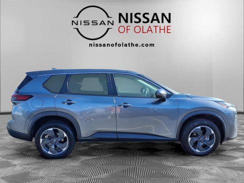 Used 2024 Nissan Rogue SV FWD image 29