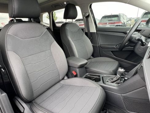 New 2025 Volkswagen Taos SE image 30