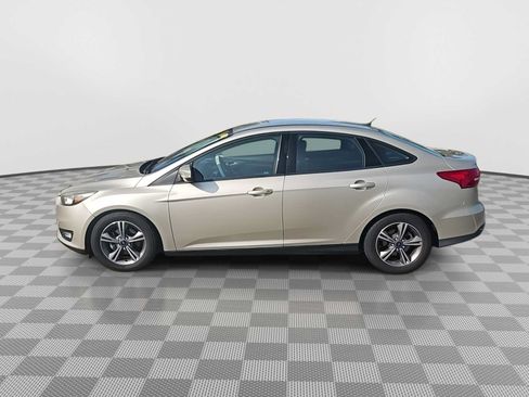 Used 2017 Ford Focus SE FWD image 5