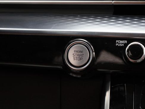 Used 2024 Kia Carnival SX Prestige FWD image 39