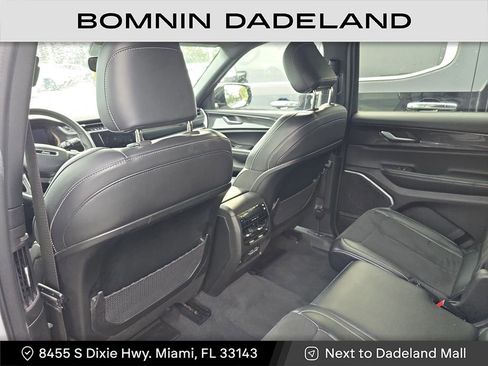 Used 2022 Jeep Grand Cherokee L Laredo image 14