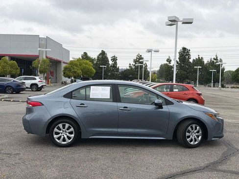 Used 2025 Toyota Corolla LE image 3