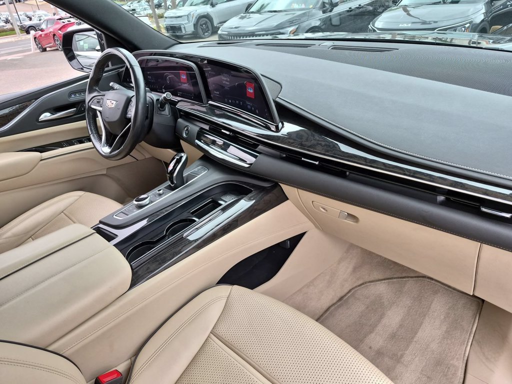 Used 2024 Cadillac Escalade Premium Luxury RWD image 30