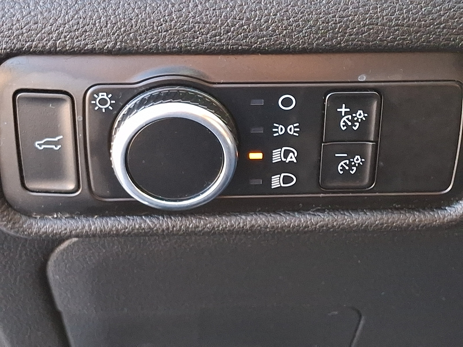 Used 2023 Ford Explorer XLT AWD/4WD image 27