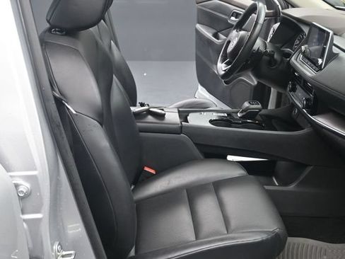 Used 2021 Nissan Rogue SV w/ Premium Package FWD image 21