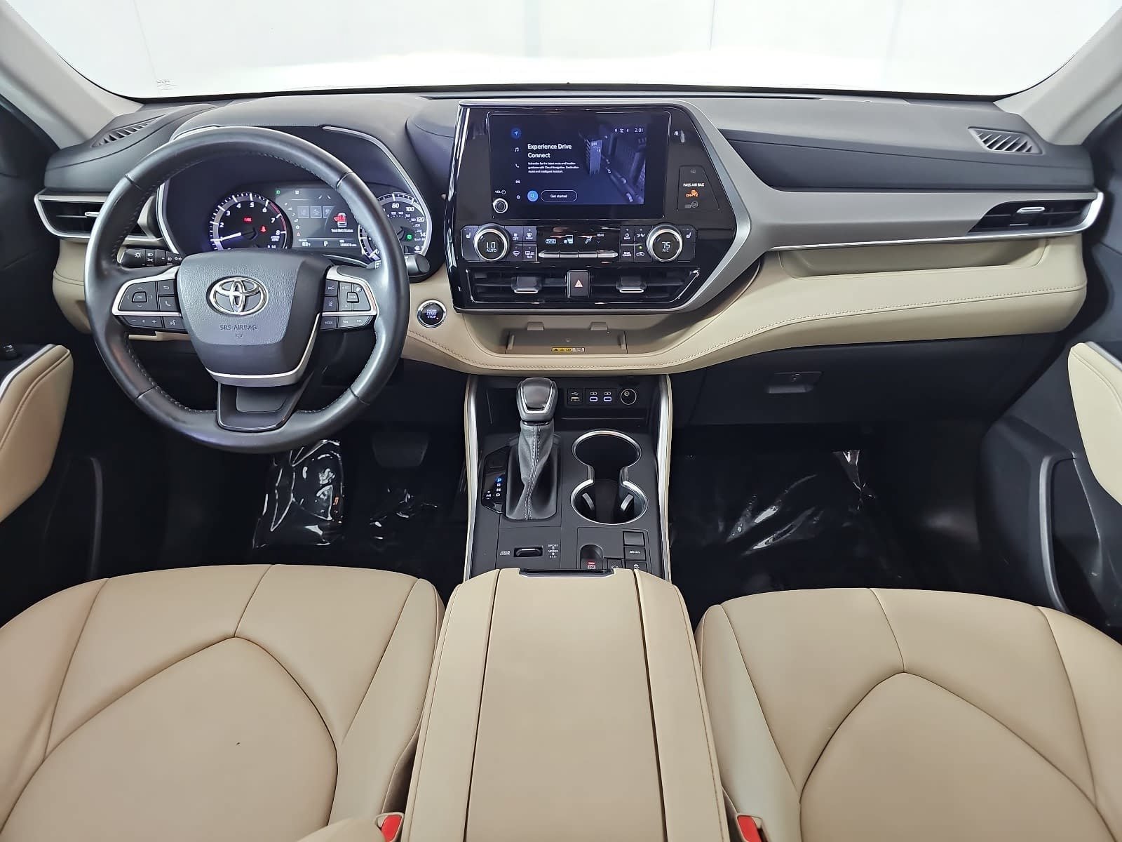 Used 2023 Toyota Highlander XLE FWD image 11