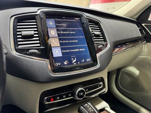 Used 2017 Volvo XC90 T6 Momentum w/ Vision Package image 16