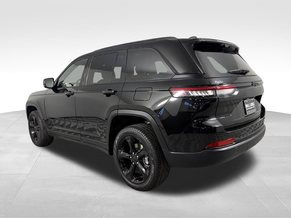 Used 2025 Jeep Grand Cherokee Limited w/ Luxury Tech Group II RWD image 10