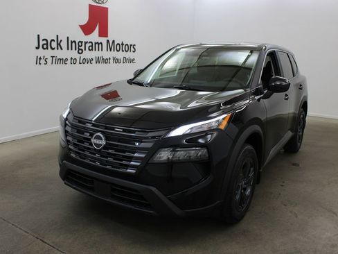 New 2026 Nissan Rogue SV image 2