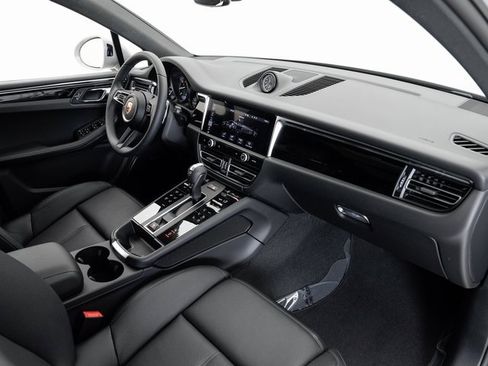 New 2025 Porsche Macan image 24